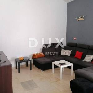 ISTRA, PULA - Velika obiteljska kuća s 2 apartmana, konobom i garažom