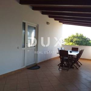 ISTRA, PULA - Velika obiteljska kuća s 2 apartmana, konobom i garažom