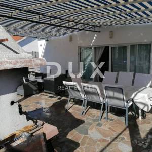 ISTRA, PULA - Velika obiteljska kuća s 2 apartmana, konobom i garažom