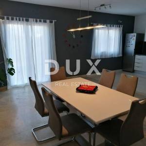 ISTRA, PULA - Velika obiteljska kuća s 2 apartmana, konobom i garažom