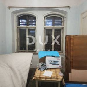 ISTRA, PULA Veliki stan u prizemlju za potpunu adaptaciju 145 m2