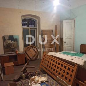 ISTRA, PULA Veliki stan u prizemlju za potpunu adaptaciju 145 m2