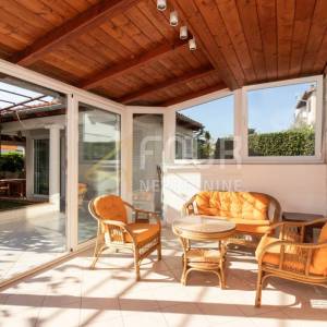 Istra, Pula - Veruda, 212m2, 2 stana, terasa + balkon + okućnica + garaža