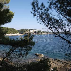 Istra, Pula - Veruda, 212m2, 2 stana, terasa + balkon + okućnica + garaža