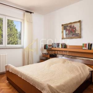Istra, Pula - Veruda, 212m2, 2 stana, terasa + balkon + okućnica + garaža