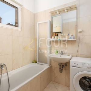 Istra, Pula - Veruda, 212m2, 2 stana, terasa + balkon + okućnica + garaža