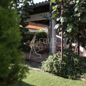 Istra, Pula - Veruda, 212m2, 2 stana, terasa + balkon + okućnica + garaža