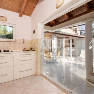 Istra, Pula - Veruda, 212m2, 2 stana, terasa + balkon + okućnica + garaža