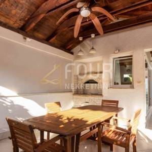 Istra, Pula - Veruda, 212m2, 2 stana, terasa + balkon + okućnica + garaža