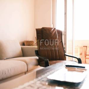 Istra, Pula - Veruda, 212m2, 2 stana, terasa + balkon + okućnica + garaža