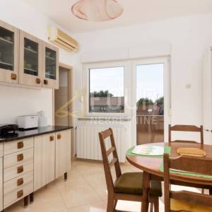 Istra, Pula - Veruda, 212m2, 2 stana, terasa + balkon + okućnica + garaža