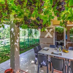 ISTRA, PULA Vila s bazenom i 2 apartmana na prostranoj okućnici 1700 m2