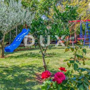 ISTRA, PULA Vila s bazenom i 2 apartmana na prostranoj okućnici 1700 m2