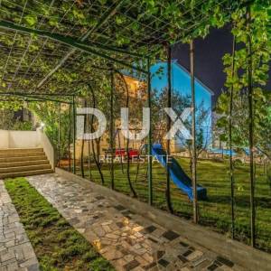 ISTRA, PULA Vila s bazenom i 2 apartmana na prostranoj okućnici 1700 m2