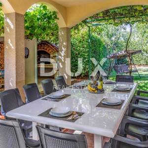 ISTRA, PULA Vila s bazenom i 2 apartmana na prostranoj okućnici 1700 m2