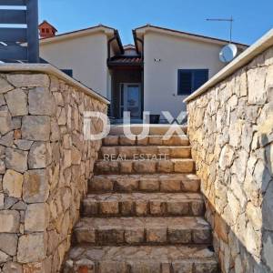 ISTRA, RABAC - Kuća s bazenom i pogledom na more