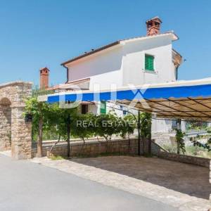 ISTRA, RABAC (OKOLICA) - Prostrana kuća s bazenom, prvi red do mora, pogled na more. Rijetkost na tržištu!