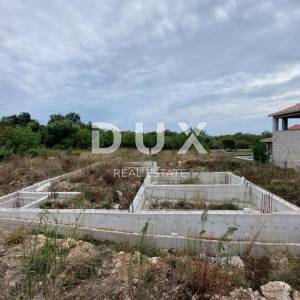 ISTRA, RABAC, OKOLICA - Zemljište s građevinskom dozvolom i započetom gradnjom