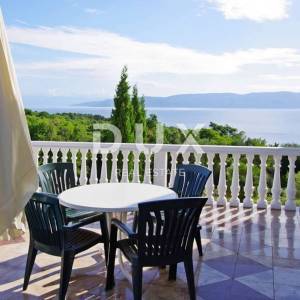 ISTRA, RABAC - Prostrana kuća s bazenom 