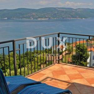 ISTRA, RABAC - Prostrana kuća s pogledom na more