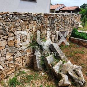 ISTRA, RAKALJ - Dvije kuće na prostranoj okućnici s velikim potencijalom