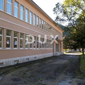 ISTRA, RAŠA - Prostrana gospodarska zgrada