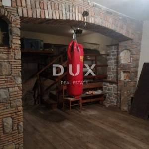 ISTRA, ROČ - Hostel - stambeno-poslovna zgrada 550 m2 