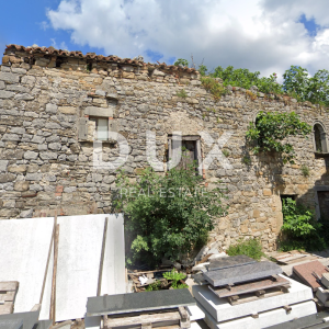 ISTRA, ROČ - Kuća za adaptaciju u centru Roča