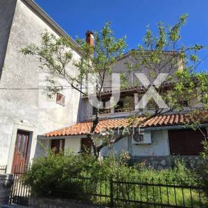 ISTRA, ROČ - Samostojeća kamena kuća s 5 apartmana i uhodanim iznajmljivanjem