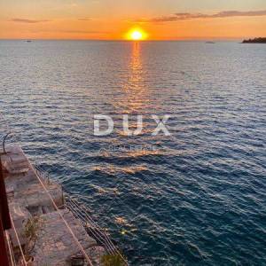 ISTRA, ROVINJ - 1SS+DB stan smješten prvi red do mora s privatnom plažom