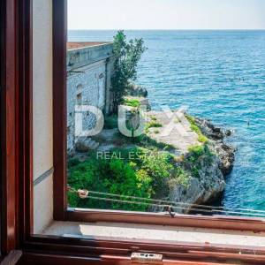 ISTRA, ROVINJ - 2SS+DB Luksuzan i uređen stan, prvi red do mora