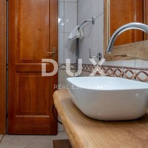 ISTRA, ROVINJ - 2SS+DB stan smješten prvi red do mora s privatnom plažom