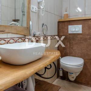 ISTRA, ROVINJ - 2SS+DB stan smješten prvi red do mora s privatnom plažom