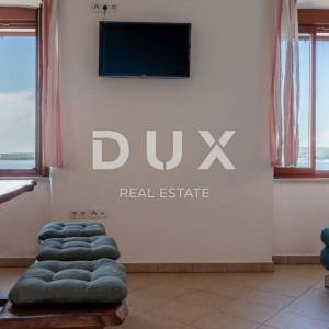 ISTRA, ROVINJ - 2SS+DB stan smješten prvi red do mora s privatnom plažom