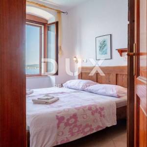 ISTRA, ROVINJ - 2SS+DB stan smješten prvi red do mora s privatnom plažom