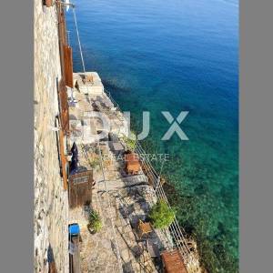 ISTRA, ROVINJ - 2SS+DB stan smješten prvi red do mora s privatnom plažom