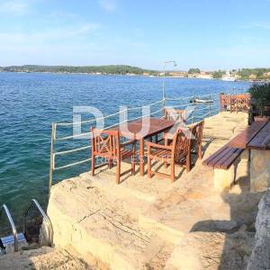 ISTRA, ROVINJ - 2SS+DB stan smješten prvi red do mora s privatnom plažom