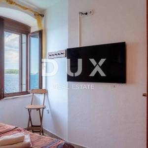 ISTRA, ROVINJ - 2SS+DB stan smješten prvi red do mora s privatnom plažom