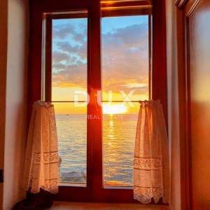 ISTRA, ROVINJ - 2SS+DB stan smješten prvi red do mora s privatnom plažom