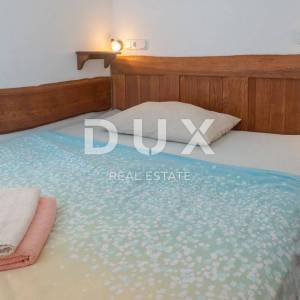 ISTRA, ROVINJ - 2SS+DB stan smješten prvi red do mora s privatnom plažom