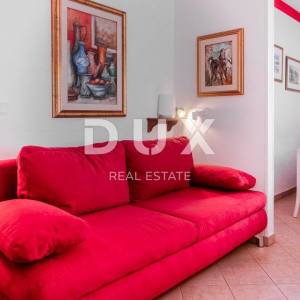ISTRA, ROVINJ - 2SS+DB stan smješten prvi red do mora s privatnom plažom
