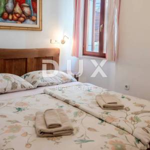 ISTRA, ROVINJ - 2SS+DB stan smješten prvi red do mora s privatnom plažom
