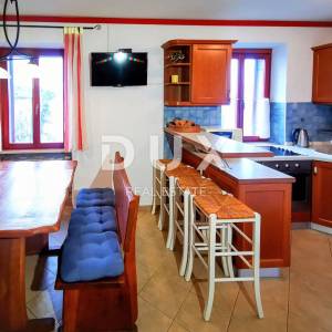 ISTRA, ROVINJ - 2SS+DB stan smješten prvi red do mora s privatnom plažom