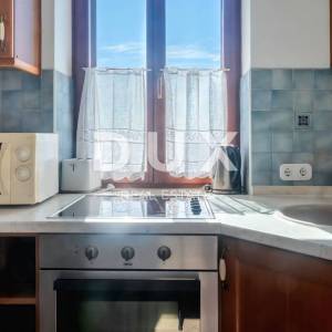 ISTRA, ROVINJ - 2SS+DB stan smješten prvi red do mora s privatnom plažom
