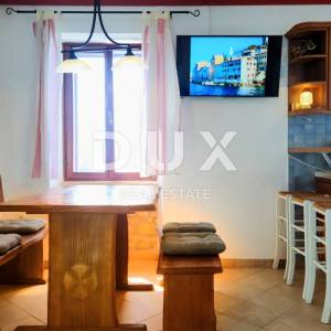 ISTRA, ROVINJ - 2SS+DB stan smješten prvi red do mora s privatnom plažom