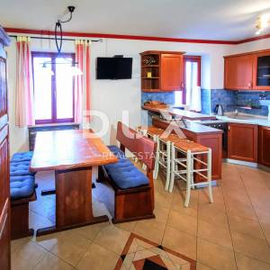 ISTRA, ROVINJ - 2SS+DB stan smješten prvi red do mora s privatnom plažom