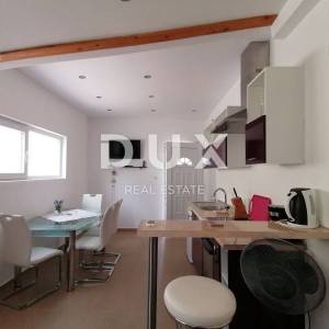 ISTRA, ROVINJ - Apartmanska kuća na samo 40m od mora!