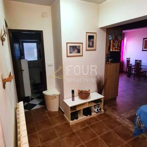 Istra, Rovinj, etaža s dva stana, 140m2, okućnica