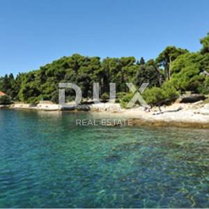 ISTRA, ROVINJ - Građevinsko zemljište  TOP LOKACIJA - PRILIKA !