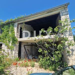 ISTRA, ROVINJ - Kompleks zemljišta s impresivnom starinom